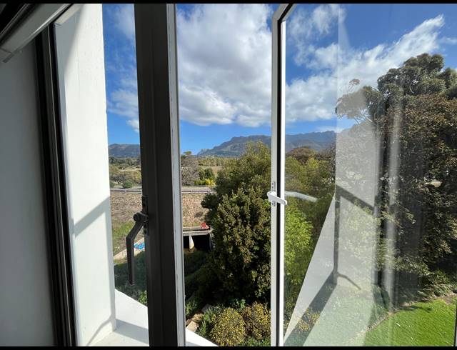 74M² OFFICE TO LET IN CONSTANTIA